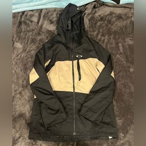 Large OAKLEY snowboard/ ski jacket